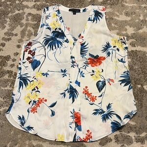Women’s Banana Republic tropical printed sleeveless blouse
